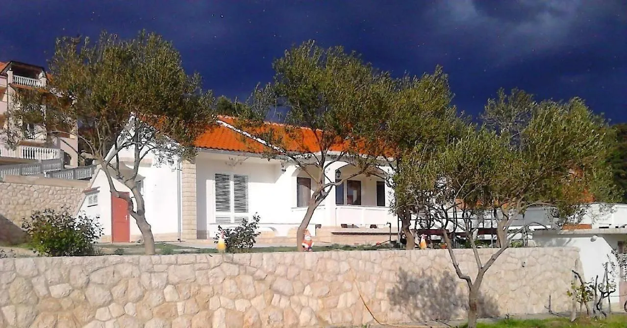 Apartment Appartement In Kampor Rab Town