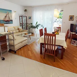 M. De Dominisa 5 Apartment